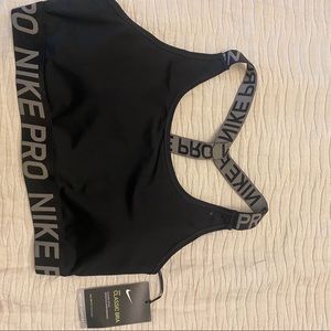 Woman’s Nike sports bra Sz: Large NWT